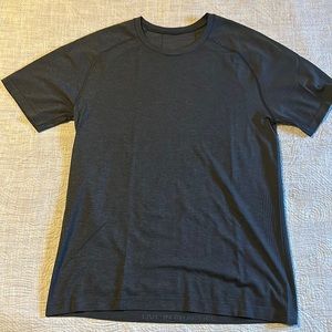 Lululemon Men’s Black Metal Vent Tech t shirt - Medium